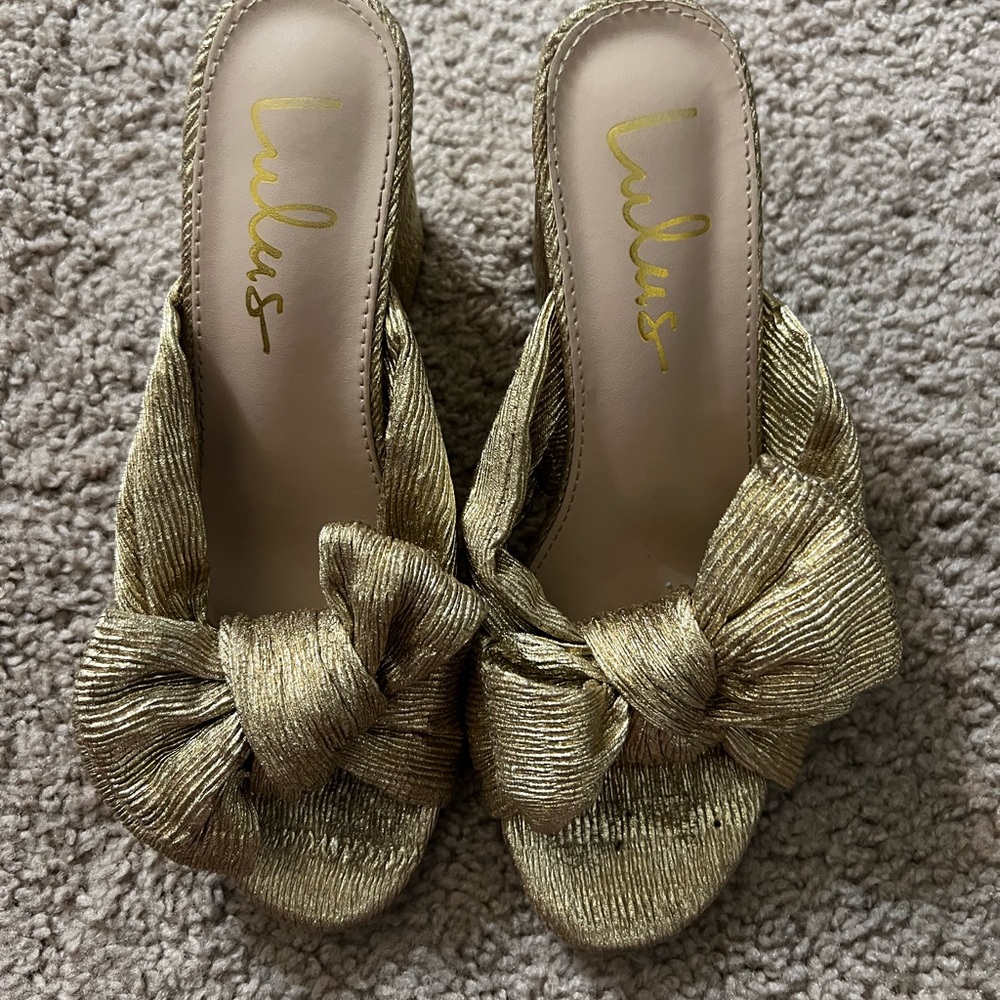 Lulu’s Gold Knotted Heels size 6
